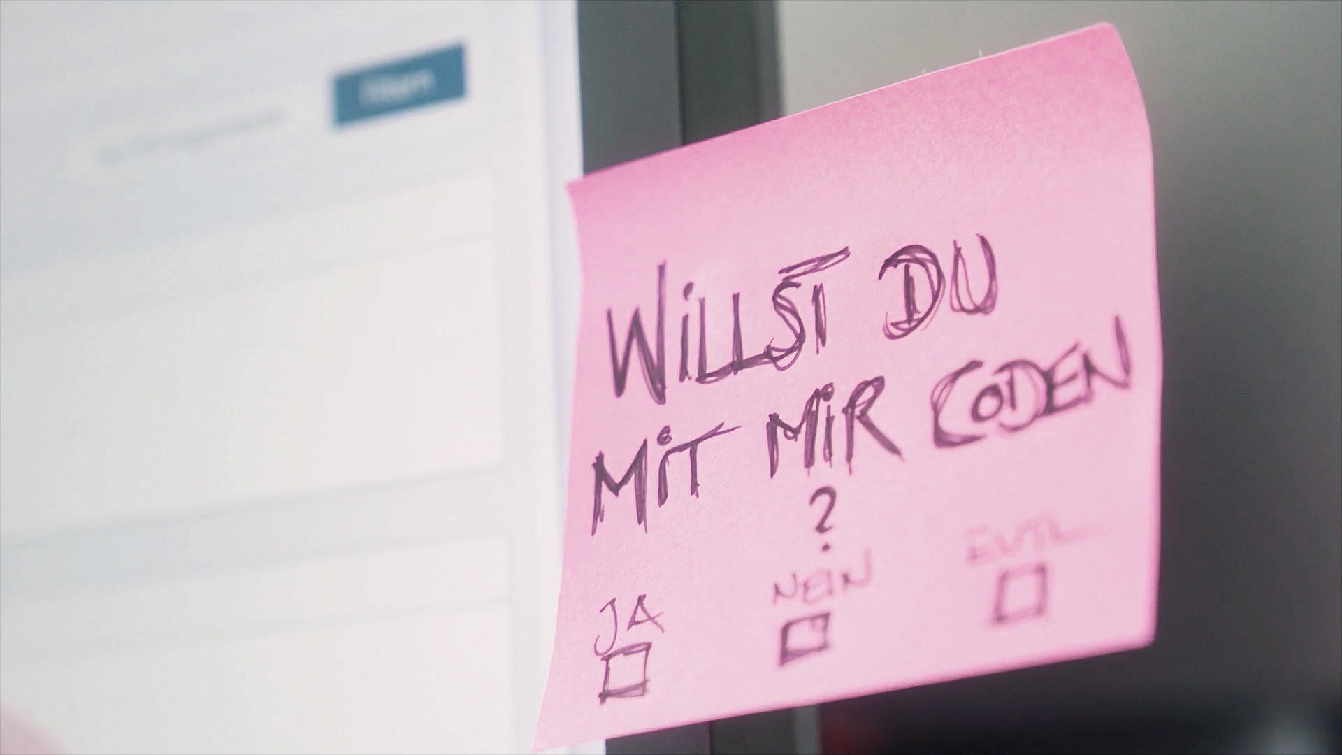 Ein Postit mit der Aufschrift :Willst du mit mir coden?